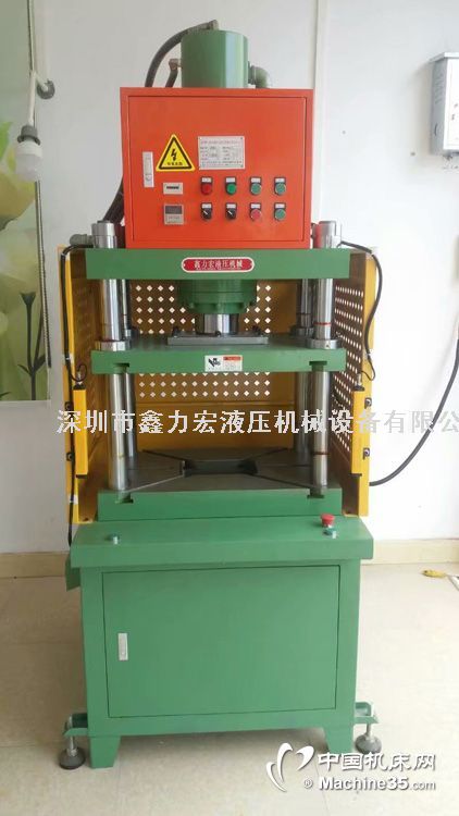 鋁制品五金產(chǎn)品裁切成型沖邊機(jī)圖片 機(jī)床圖庫